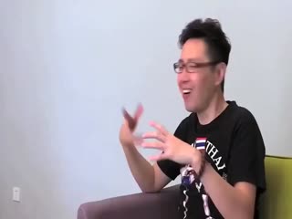 异国他乡与人妖小月陷入爱情，怎样啪啪啪？.